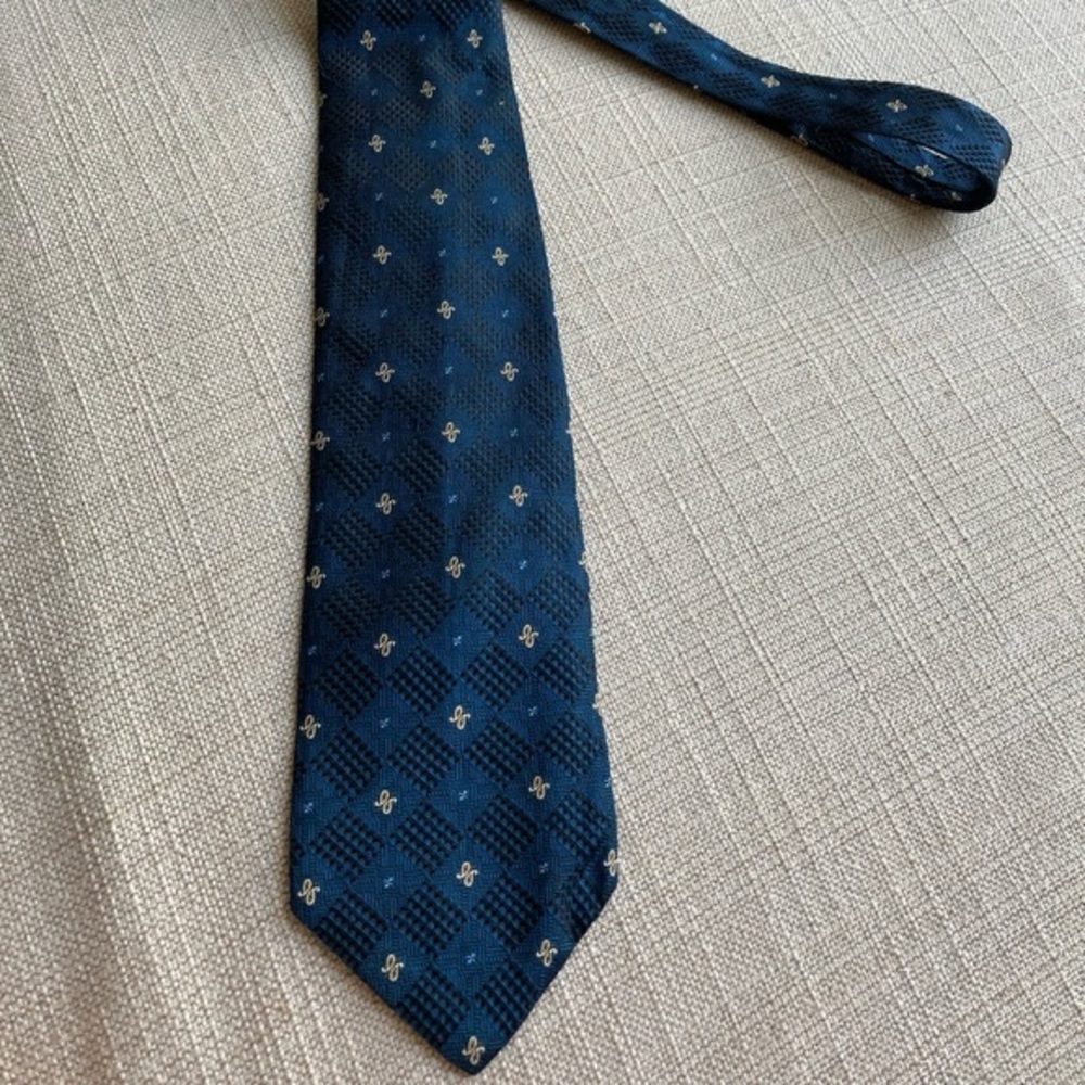 Georgio Armani 100% silk tie made in Italy